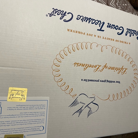 Wedding gown - Picture 3 of 4